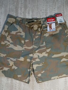 Wrangler Men's Camo Pull Up Shorts 8"Inseam